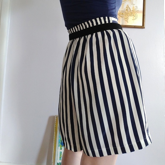 Vintage high waisted striped flowy shorts - Picture 4 of 5